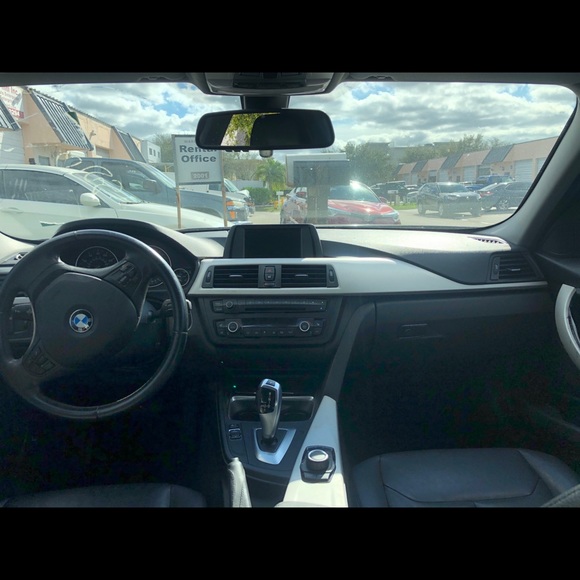 2013 3 series BMW 320i main image 9